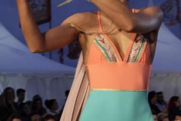 Summerlan se baña en Las Canteras (Foto José Manuel García)